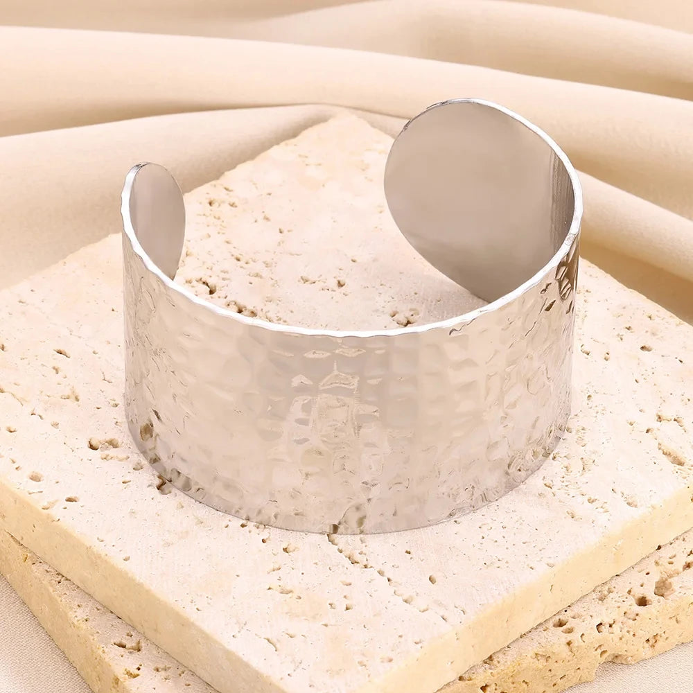 Brazalete Abierto con Patrón Clásico Exquisito para Mujeres, Pulsera Tipo Cuff, Color Oro, Brazalete de Acero Inoxidable