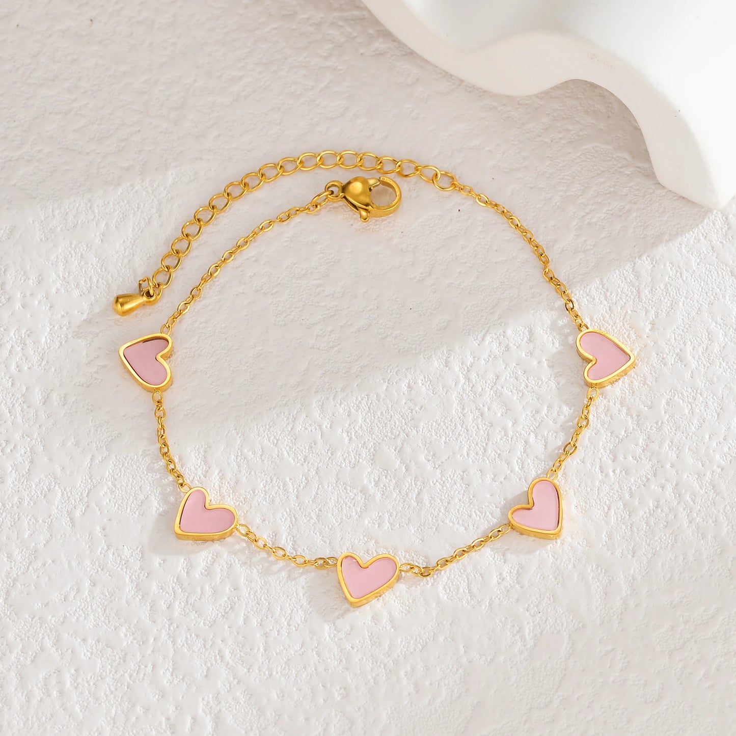 Pulsera de acero inoxidable chapado en oro de tendencia para mujeres con diseño de corazón con gotas de aceite multicolor
