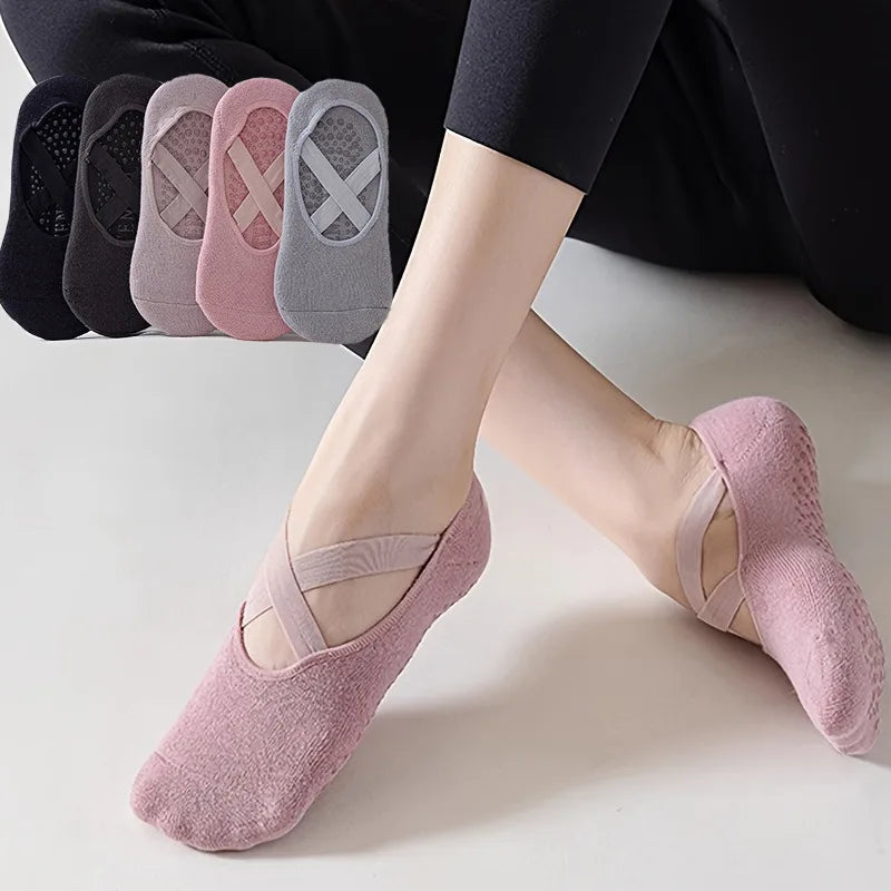 5 pares de calcetines de yoga antideslizantes para mujer, ideales para danza, pilates y gimnasio. Calcetines invisibles de algodón transpirables con agarre de silicona para entrenamiento en interiores.