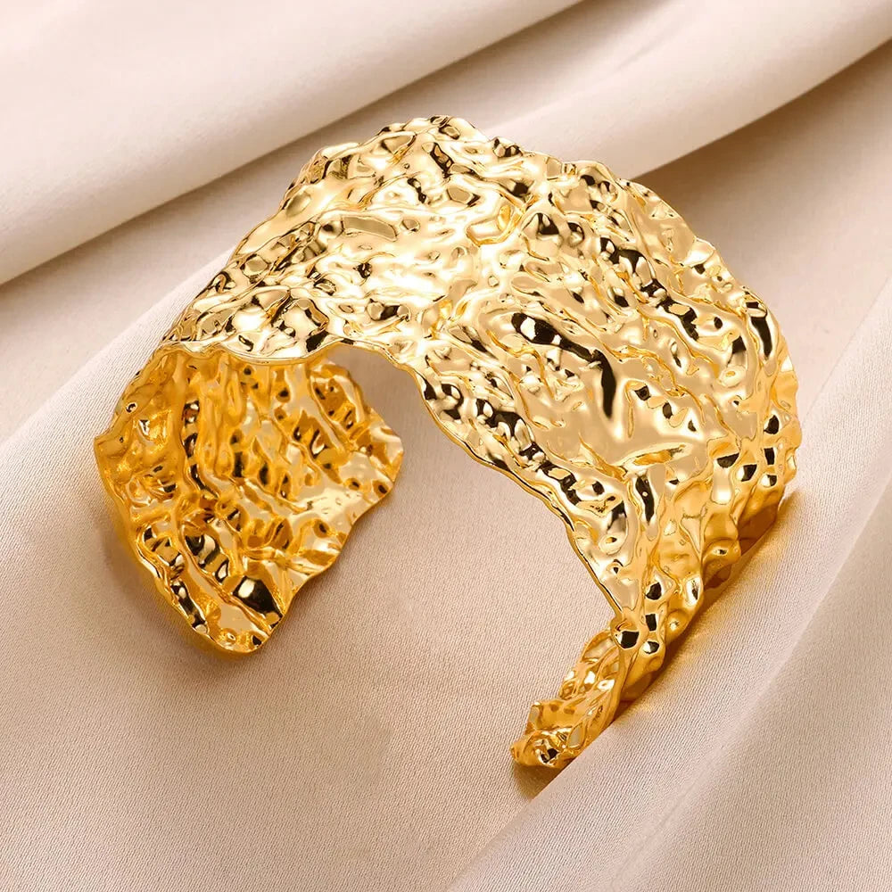 Brazalete Abierto con Patrón Clásico Exquisito para Mujeres, Pulsera Tipo Cuff, Color Oro, Brazalete de Acero Inoxidable