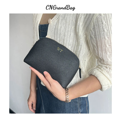 Bolsa de cosméticos de cuero sintético con letras personalizadas, clásica, sencilla, de color liso, con cremallera avanzada.