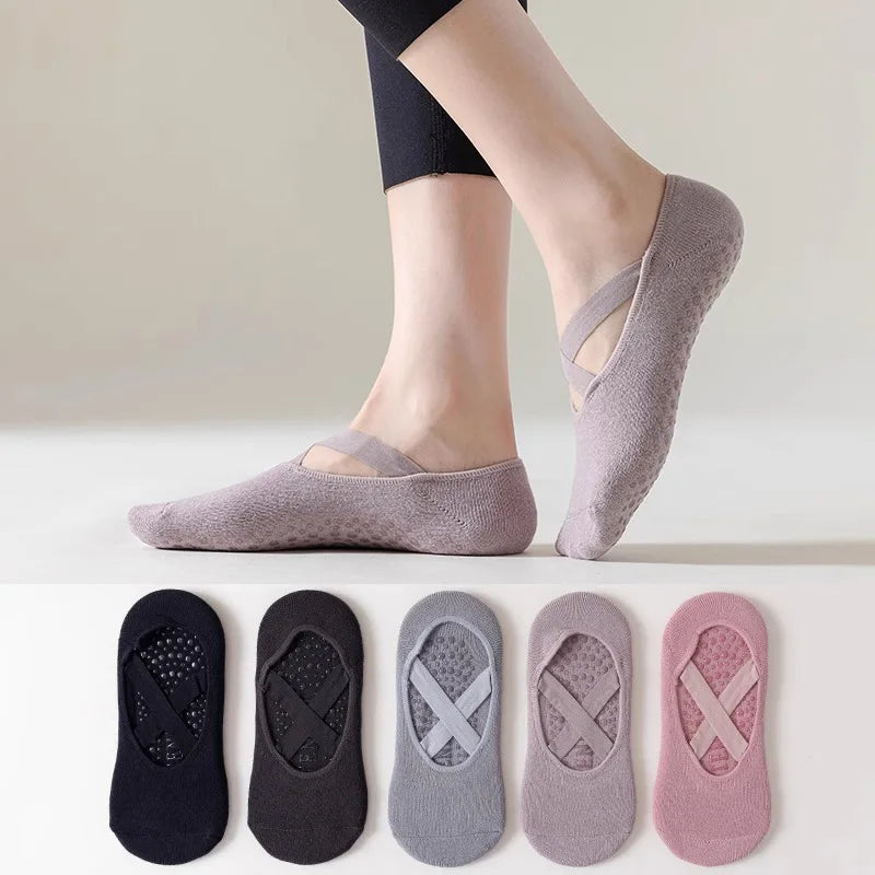 5 pares de calcetines de yoga antideslizantes para mujer, ideales para danza, pilates y gimnasio. Calcetines invisibles de algodón transpirables con agarre de silicona para entrenamiento en interiores.