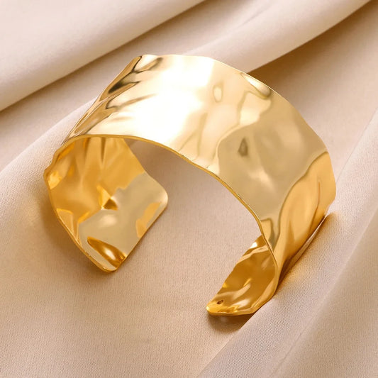 Brazalete Abierto con Patrón Clásico Exquisito para Mujeres, Pulsera Tipo Cuff, Color Oro, Brazalete de Acero Inoxidable