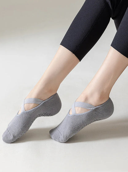 5 pares de calcetines de yoga antideslizantes para mujer, ideales para danza, pilates y gimnasio. Calcetines invisibles de algodón transpirables con agarre de silicona para entrenamiento en interiores.