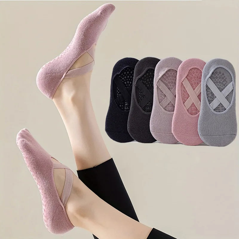 5 pares de calcetines de yoga antideslizantes para mujer, ideales para danza, pilates y gimnasio. Calcetines invisibles de algodón transpirables con agarre de silicona para entrenamiento en interiores.