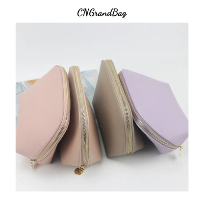 Bolsa de cosméticos de cuero sintético con letras personalizadas, clásica, sencilla, de color liso, con cremallera avanzada.