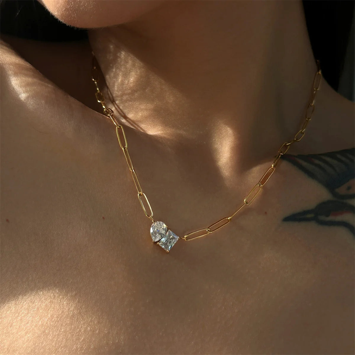Collar retro con formas cuadradas o geométricas de piedras zirconias collar para mujer con baño de oro 18k oro y protección de color