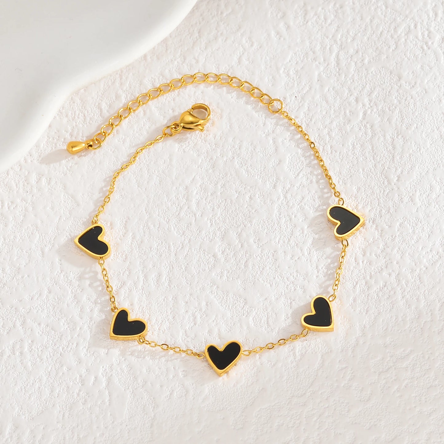Pulsera de acero inoxidable chapado en oro de tendencia para mujeres con diseño de corazón con gotas de aceite multicolor