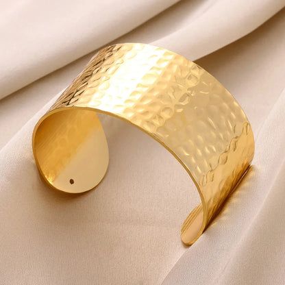 Brazalete Abierto con Patrón Clásico Exquisito para Mujeres, Pulsera Tipo Cuff, Color Oro, Brazalete de Acero Inoxidable