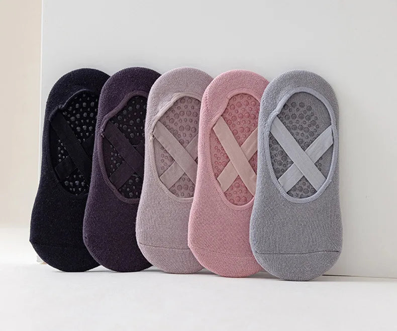 5 pares de calcetines de yoga antideslizantes para mujer, ideales para danza, pilates y gimnasio. Calcetines invisibles de algodón transpirables con agarre de silicona para entrenamiento en interiores.