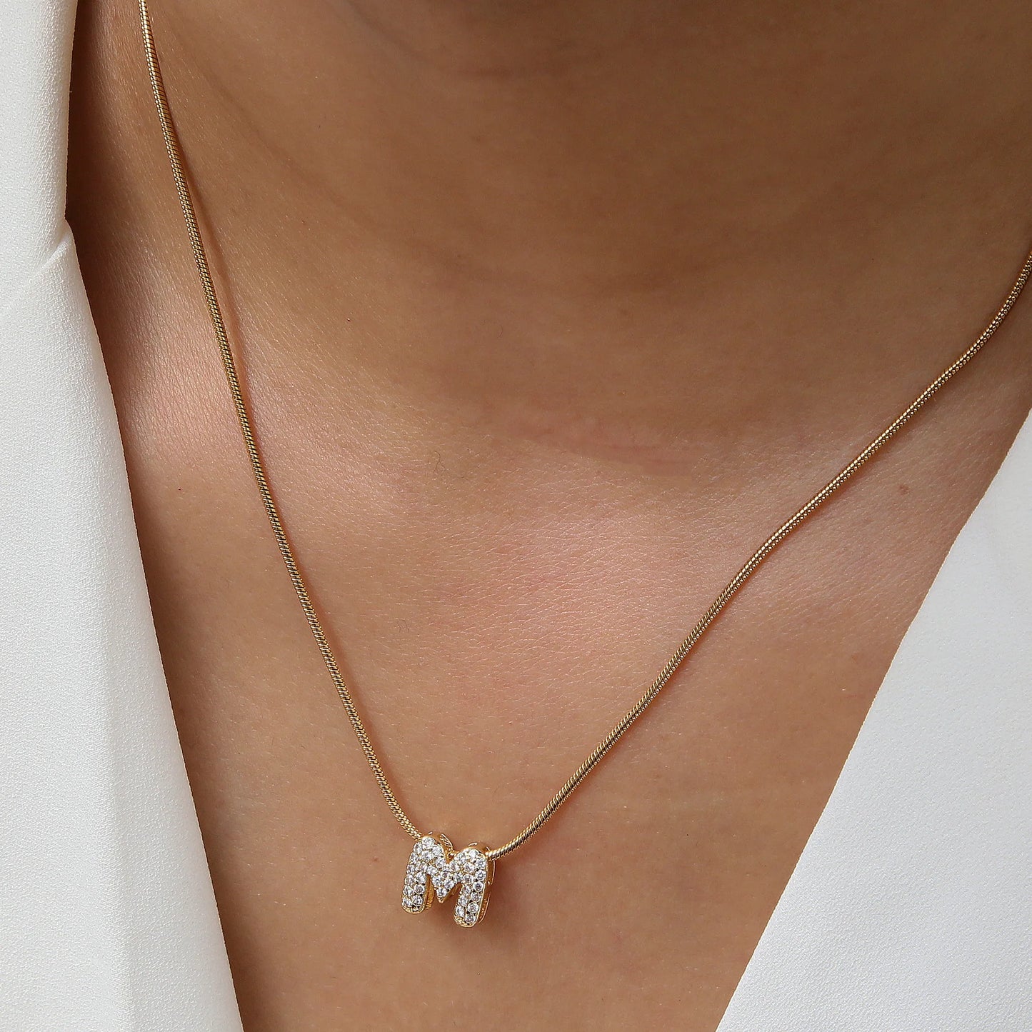 Collar con Inicial de Letra Bonita, Baño de Oro de 18K, Collar con Zirconias, Collar de Letras Infladas