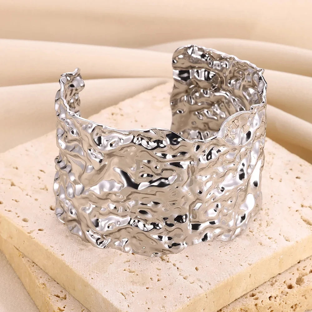 Brazalete Abierto con Patrón Clásico Exquisito para Mujeres, Pulsera Tipo Cuff, Color Oro, Brazalete de Acero Inoxidable