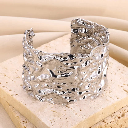 Brazalete Abierto con Patrón Clásico Exquisito para Mujeres, Pulsera Tipo Cuff, Color Oro, Brazalete de Acero Inoxidable