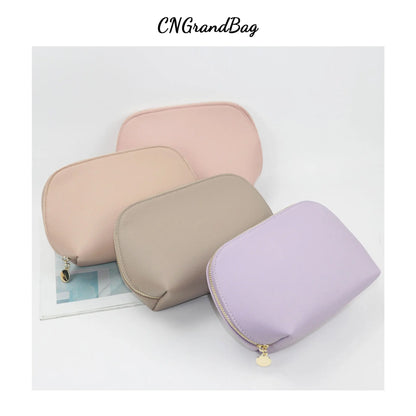 Bolsa de cosméticos de cuero sintético con letras personalizadas, clásica, sencilla, de color liso, con cremallera avanzada.