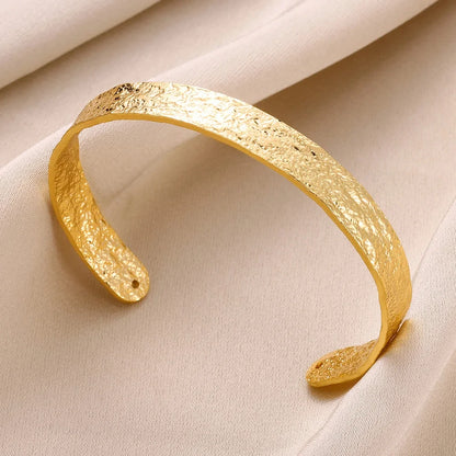 Brazalete Abierto con Patrón Clásico Exquisito para Mujeres, Pulsera Tipo Cuff, Color Oro, Brazalete de Acero Inoxidable