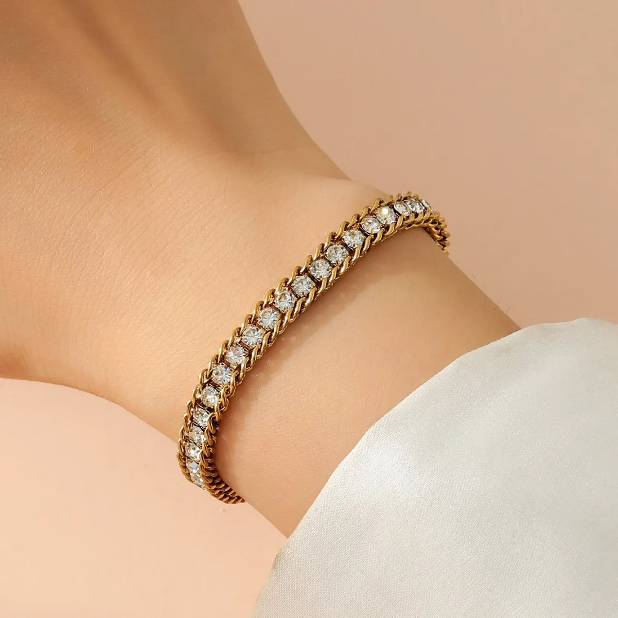 Pulsera de Triple Fila con Brillante, Acero Inoxidable Hipoalergénico Chapado en Oro de 18K, Joyería de Lujo y Elegante