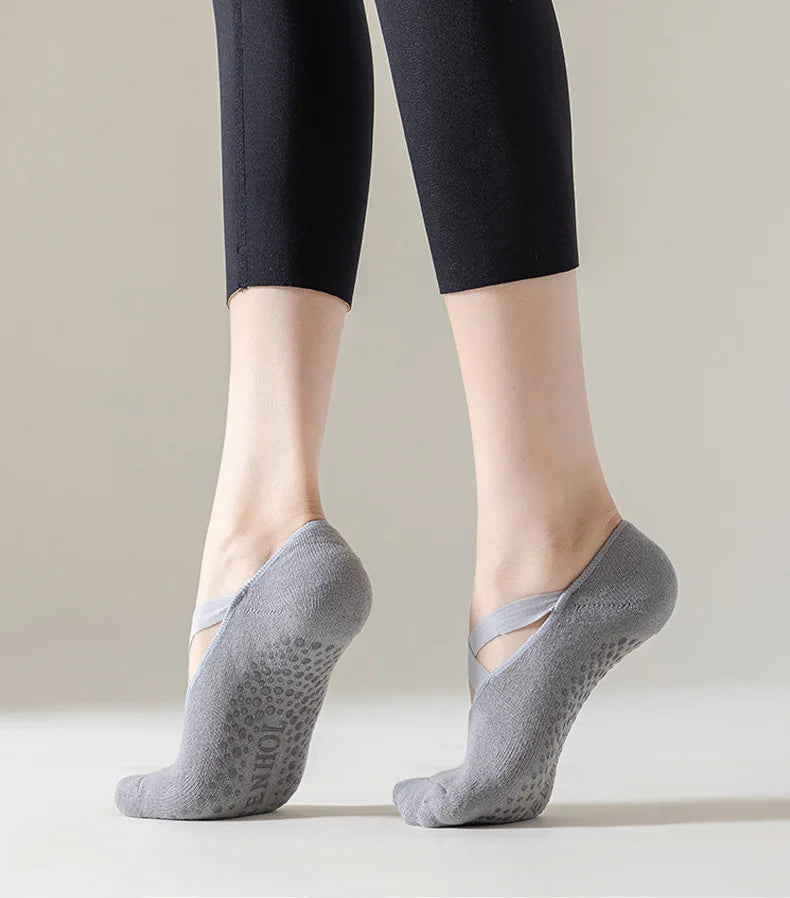 5 pares de calcetines de yoga antideslizantes para mujer, ideales para danza, pilates y gimnasio. Calcetines invisibles de algodón transpirables con agarre de silicona para entrenamiento en interiores.