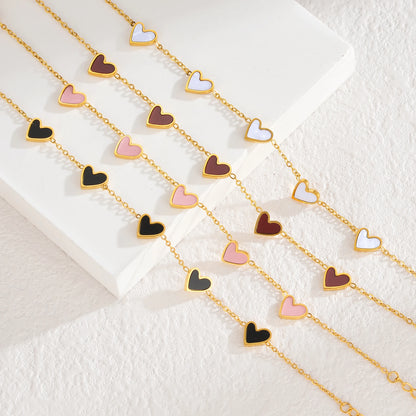 Pulsera de acero inoxidable chapado en oro de tendencia para mujeres con diseño de corazón con gotas de aceite multicolor
